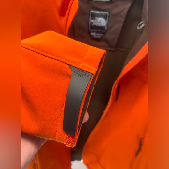 The north face windwall jacket - Picture 3 of 7